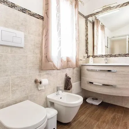 Villa Grande Con Piscina Per 10 Persone A 500m Dalla *