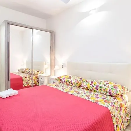 Villa Grande Con Piscina Per 10 Persone A 500m Dalla