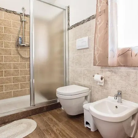 Villa Grande Con Piscina Per 10 Persone A 500m Dalla