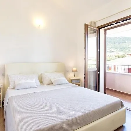 Villa Grande Con Piscina Per 10 Persone A 500m Dalla Valledoria (Sardinia)