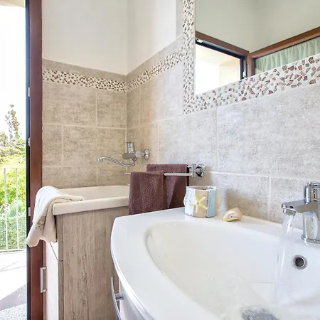 Villa Grande Con Piscina Per 10 Persone A 500m Dalla Valledoria (Sardinia)