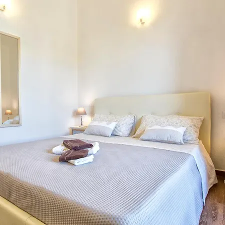 Villa Grande Con Piscina Per 10 Persone A 500m Dalla