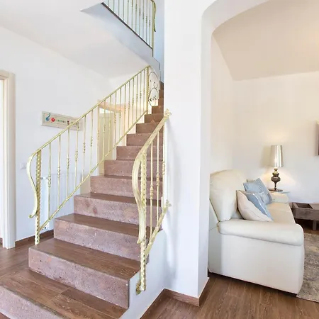 Villa Grande Con Piscina Per 10 Persone A 500m Dalla