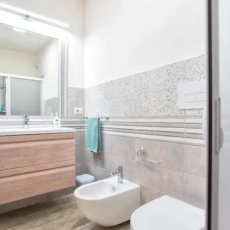 Villa Grande Con Piscina Per 10 Persone A 500m Dalla *