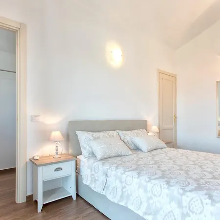 Villa Grande Con Piscina Per 10 Persone A 500m Dalla *