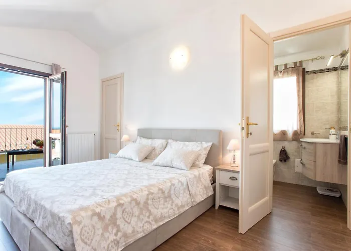 Villa Grande Con Piscina Per 10 Persone A 500m Dalla *